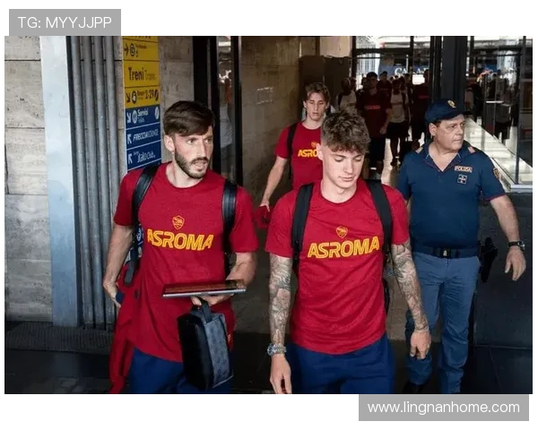 猛虎出笼活塞队媒体日合影曝光球员们与球迷共享精彩瞬间 猛虎出笼活塞队媒体日合影曝光球员们与球迷共享精彩瞬间